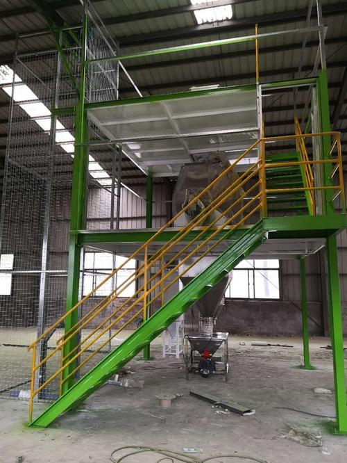 工厂的主要任务是根据饲料配方和饲养要求,选用合理的加工工艺和设备